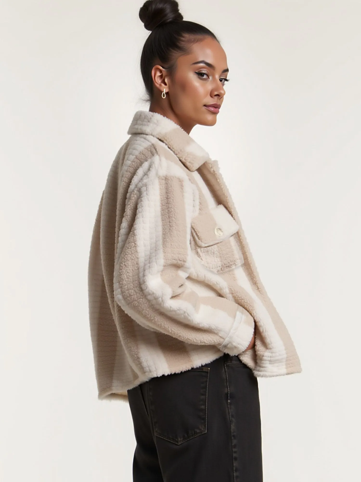 Fuzzy Pattern Double Pocket Cropped Jacket