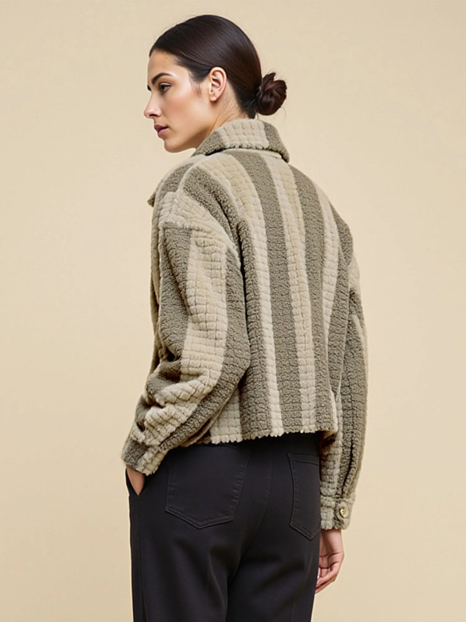 Fuzzy Pattern Double Pocket Cropped Jacket