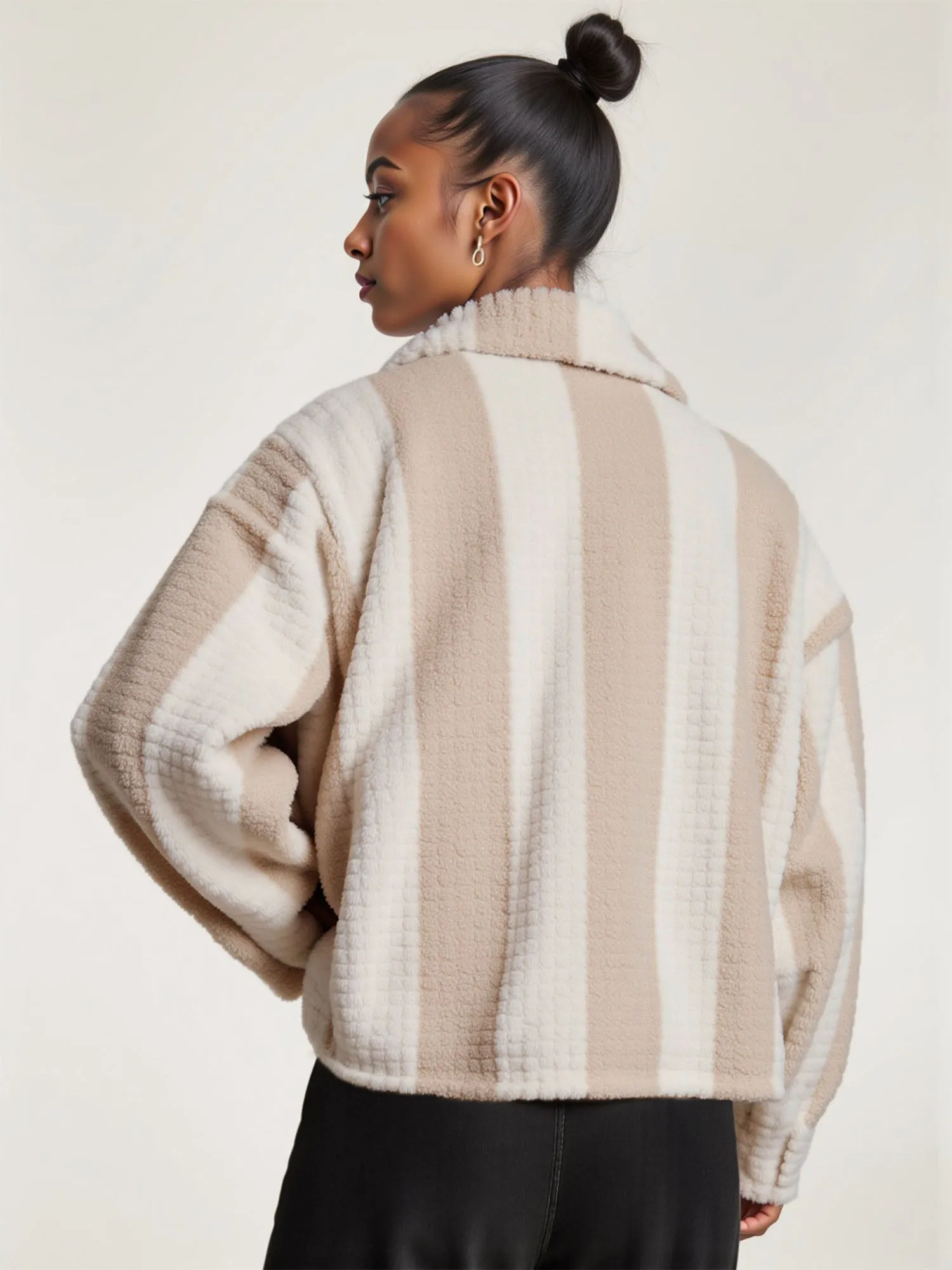 Fuzzy Pattern Double Pocket Cropped Jacket