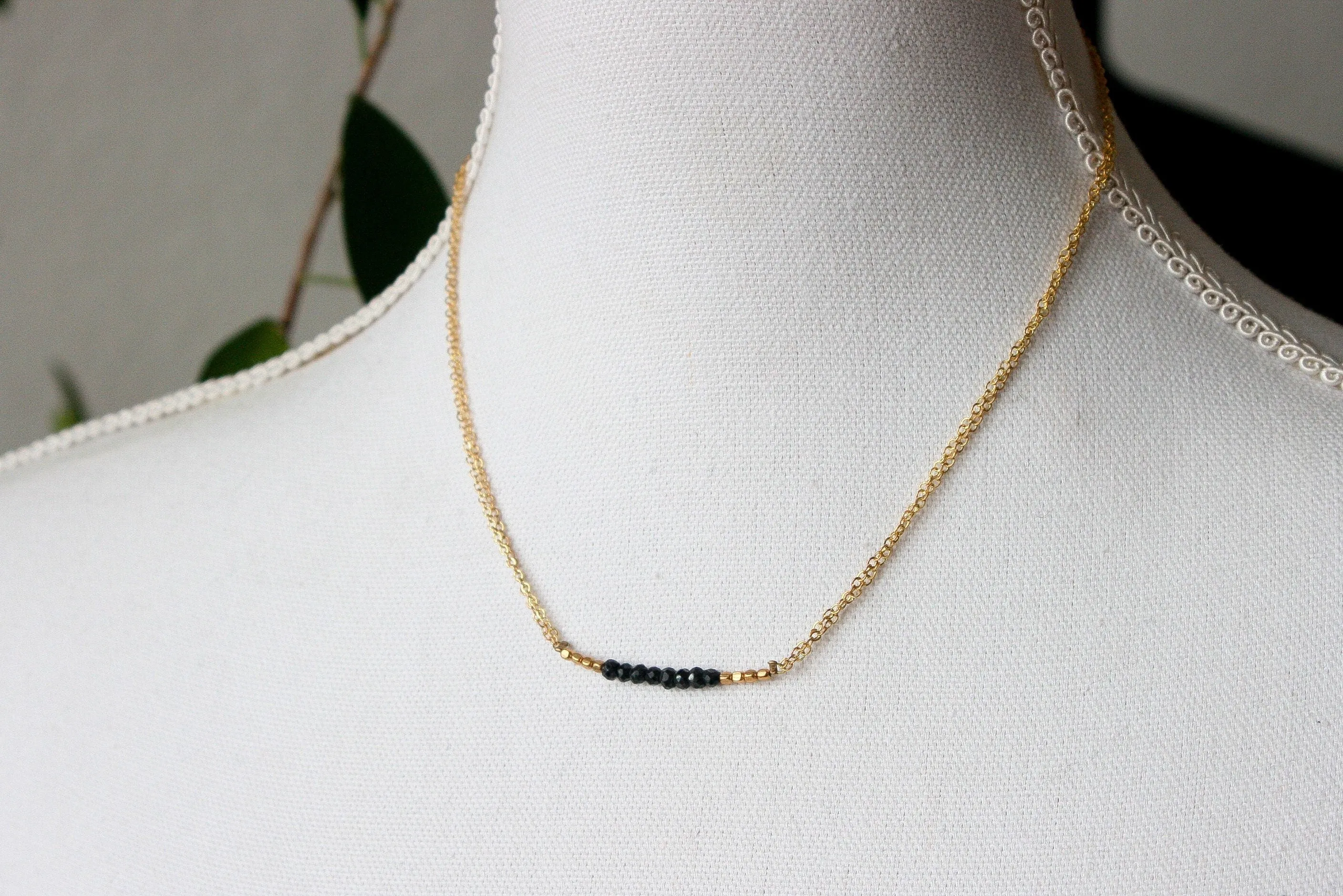 zarte Messing Kette mit 8 Onyx